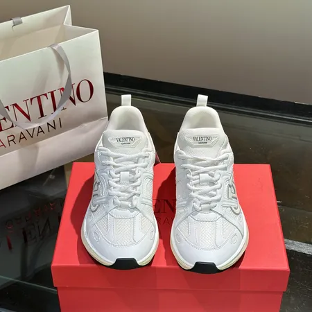 ヴァレンティノ スニーカー