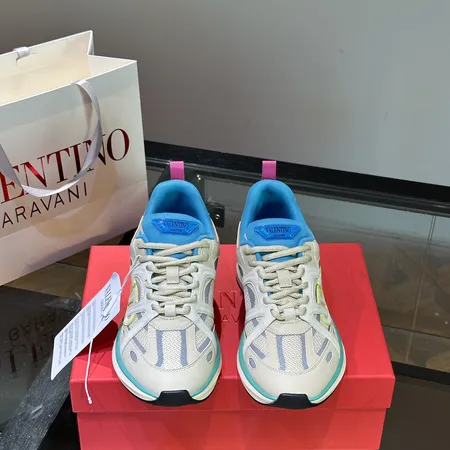 ヴァレンティノ スニーカー