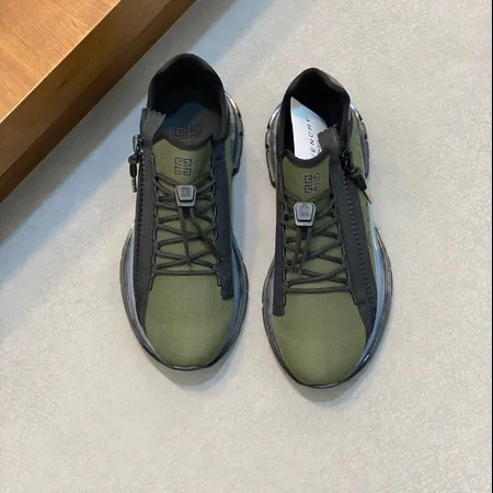 ジバンシィ スニーカー