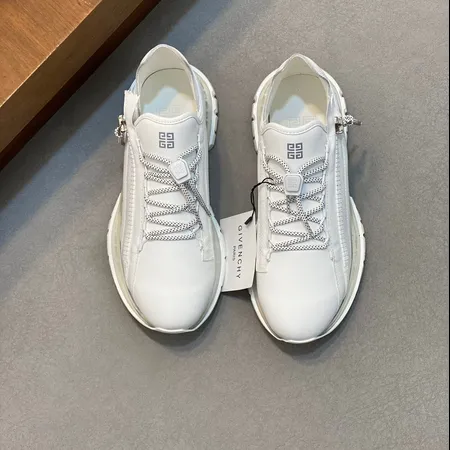 ジバンシィ スニーカー