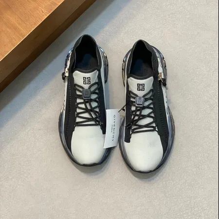 ジバンシィ スニーカー