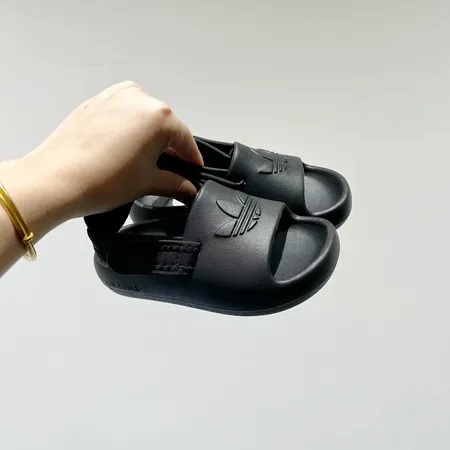 アディダス サンダル