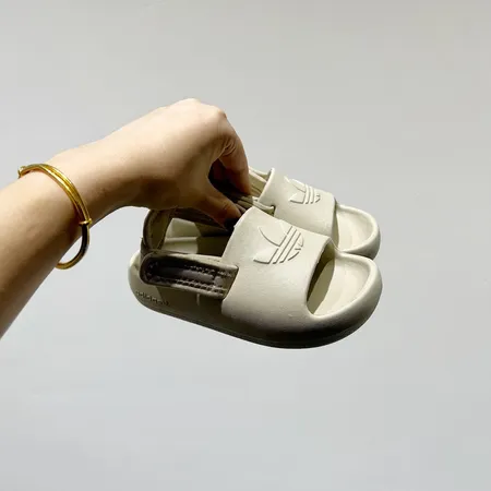 アディダス サンダル