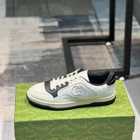 グッチ カジュアルシューズ