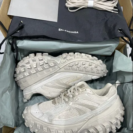 バレンシアガ スニーカー