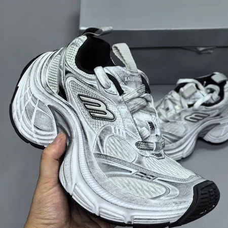 バレンシアガ スニーカー