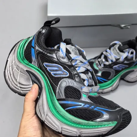 バレンシアガ スニーカー