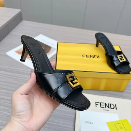 フェンディ サンダル