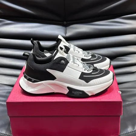 ヴァレンティノ スニーカー