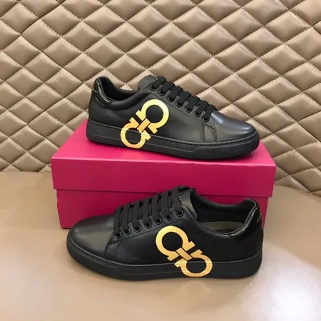 フェラガモ カジュアルシューズ