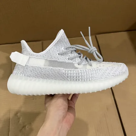 アディダス スニーカー