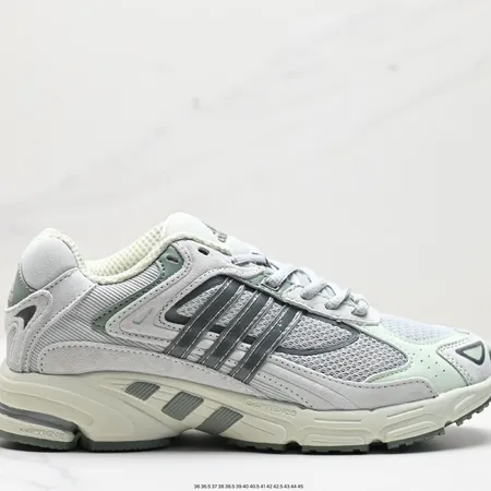 アディダス スニーカー