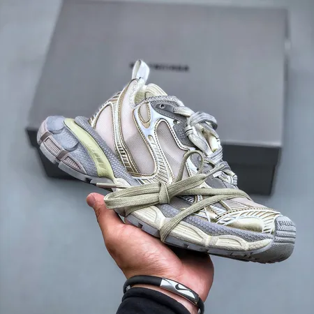 バレンシアガ スニーカー