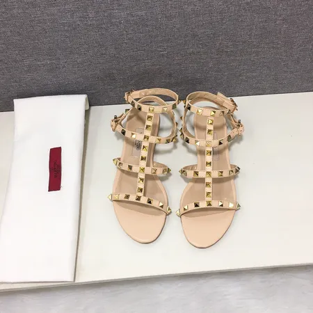 ヴァレンティノ サンダル