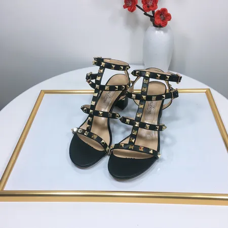 ヴァレンティノ サンダル