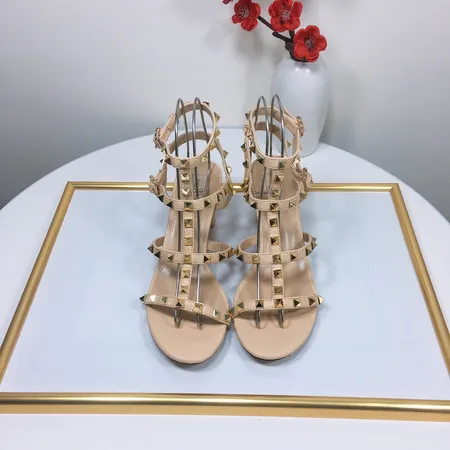 ヴァレンティノ サンダル