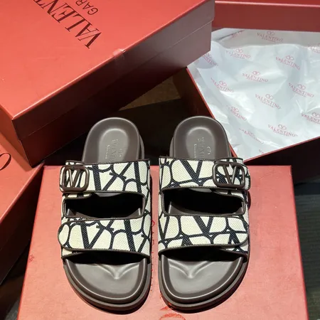 ヴァレンティノ スリッパ