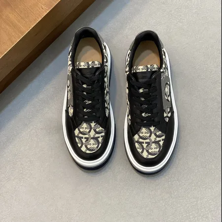 フェラガモ カジュアルシューズ