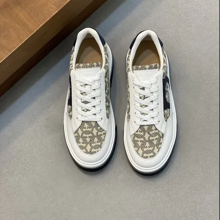 フェラガモ カジュアルシューズ