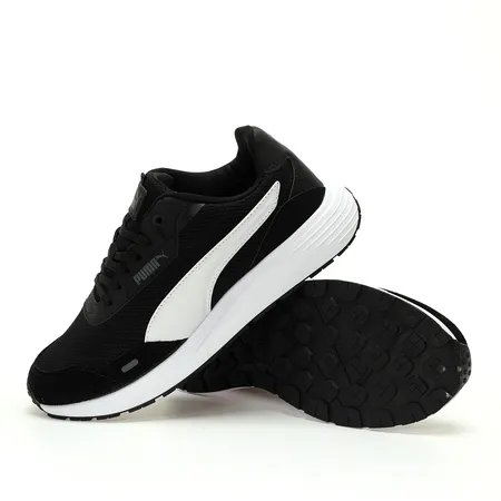 プーマ スニーカー
