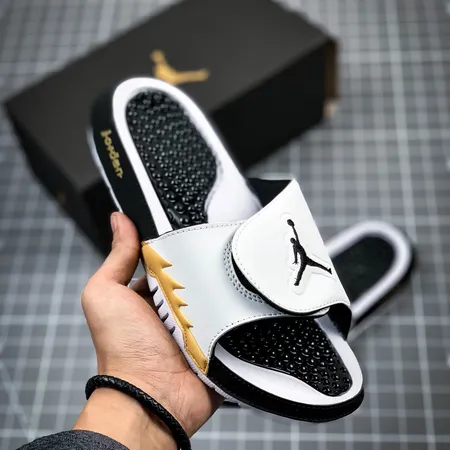 エアジョーダン スリッパ