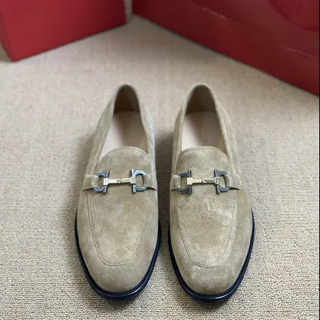 フェラガモ カジュアルシューズ