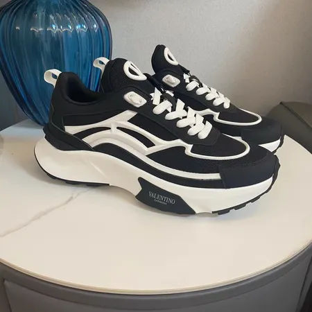 ヴァレンティノ スニーカー
