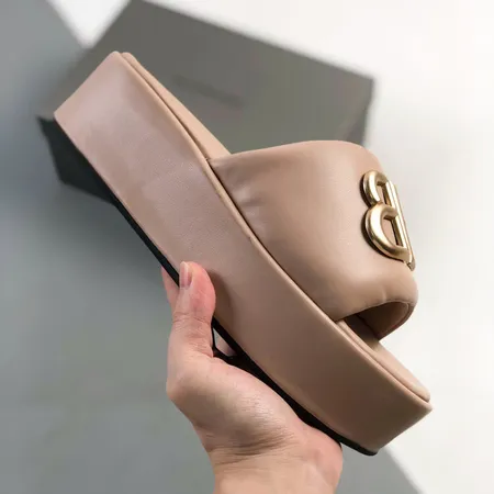 バレンシアガ スリッパ