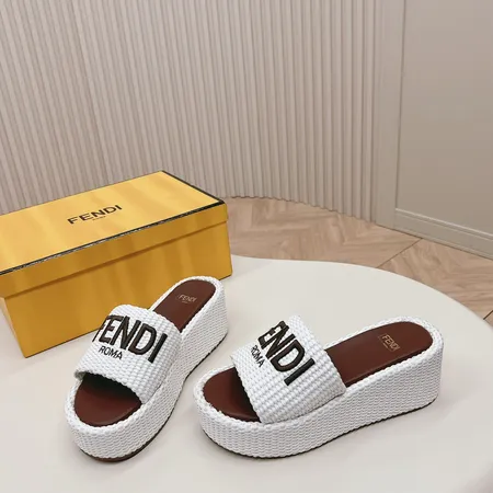 フェンディ スリッパ