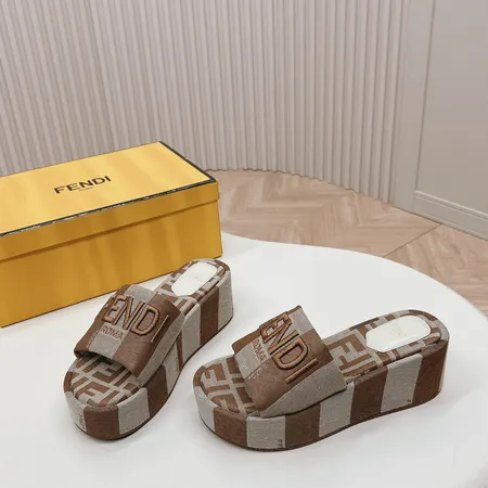 フェンディ スリッパ