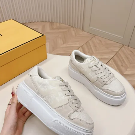 フェンディ カジュアルシューズ