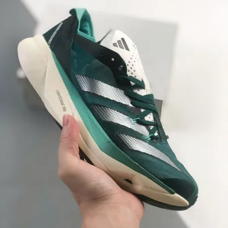 アディダス スニーカー