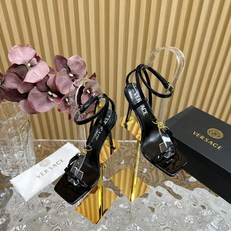 ヴェルサーチ サンダル