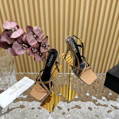 ヴェルサーチ サンダル