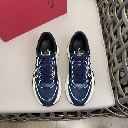 ヴァレンティノ スニーカー
