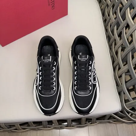 ヴァレンティノ スニーカー
