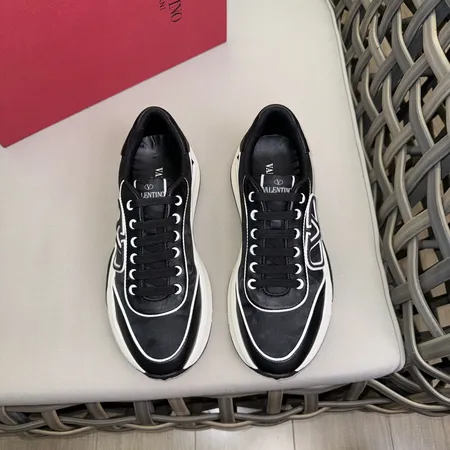 ヴァレンティノ スニーカー