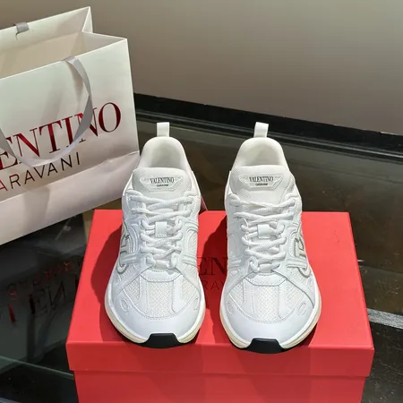 ヴァレンティノ スニーカー