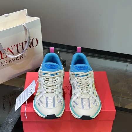 ヴァレンティノ スニーカー