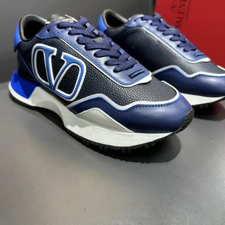 ヴァレンティノ スニーカー