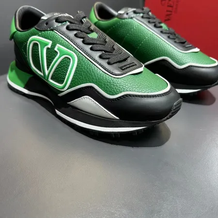 ヴァレンティノ スニーカー