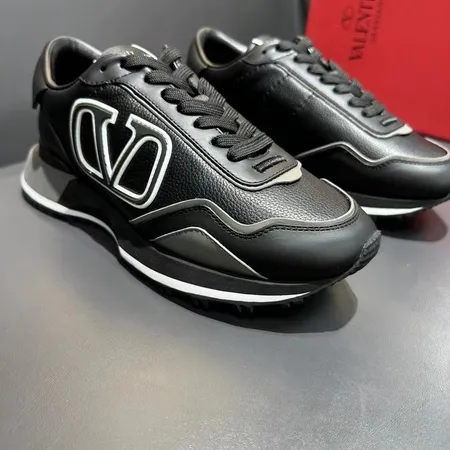 ヴァレンティノ スニーカー