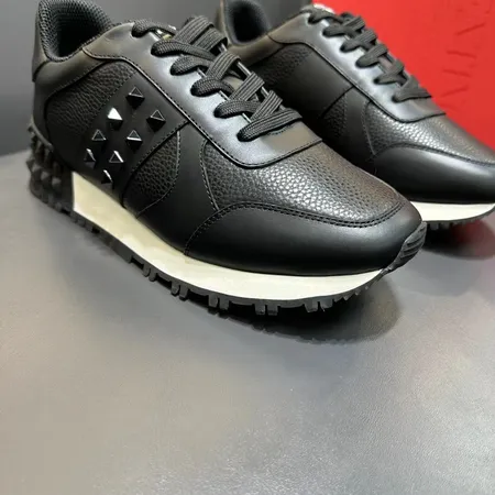 ヴァレンティノ スニーカー