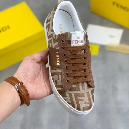 フェンディ カジュアルシューズ