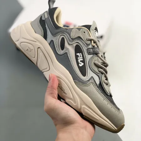 フィラ スニーカー