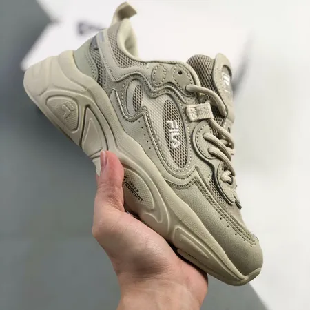 フィラ スニーカー