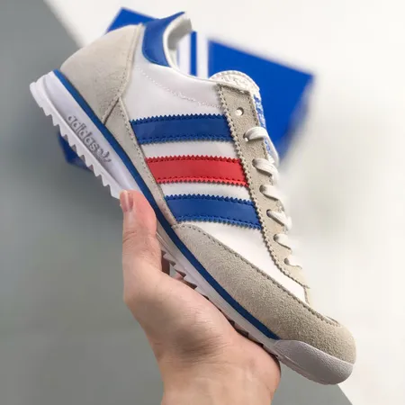 アディダス スニーカー