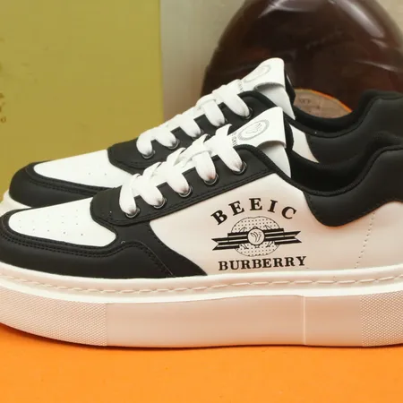 バーバリー ス カジュアルシューズ