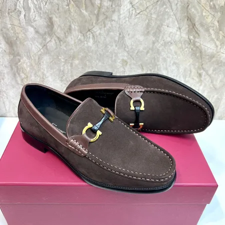 フェラガモ カジュアルシューズ