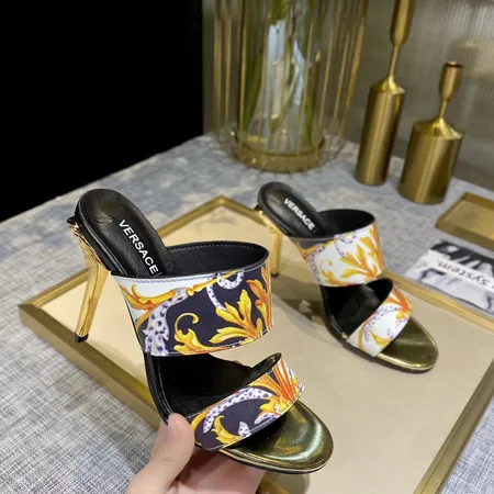 ヴェルサーチ サンダル